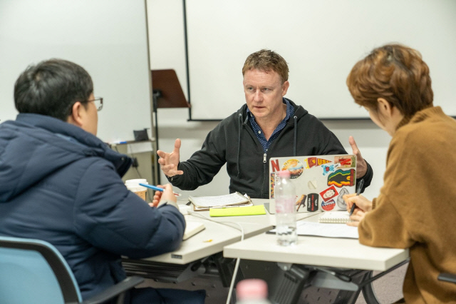 1월 한국영화아카데미 영화지원센터에서 진행된 'KAFA X Netflix 마스터클래스'에 연사로 참여해 멘토링을 진행중인 조 페라키오'. 넷플릭스 제공